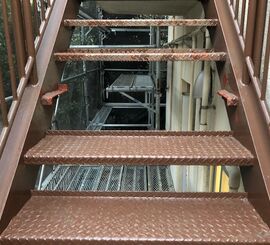 新小岩の改修工事（孔子、門扉、おどり場、階段、庇の下地交換）３