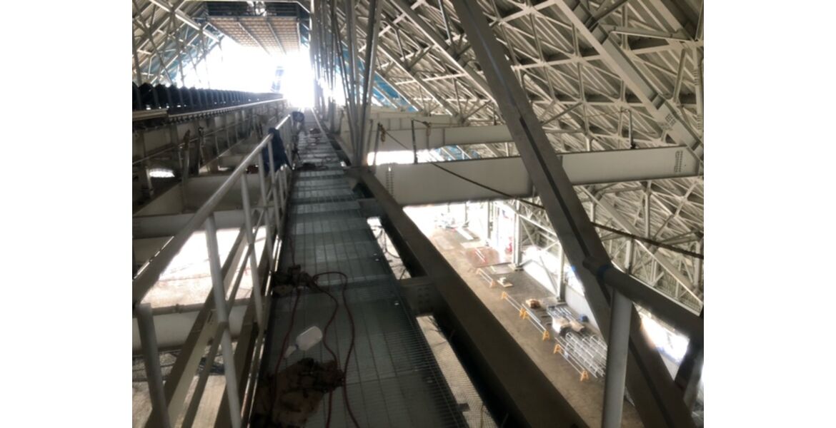横須賀の新築工事　手摺り、グレーチング1