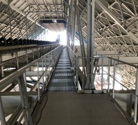 横須賀の新築工事　手摺り、グレーチング2